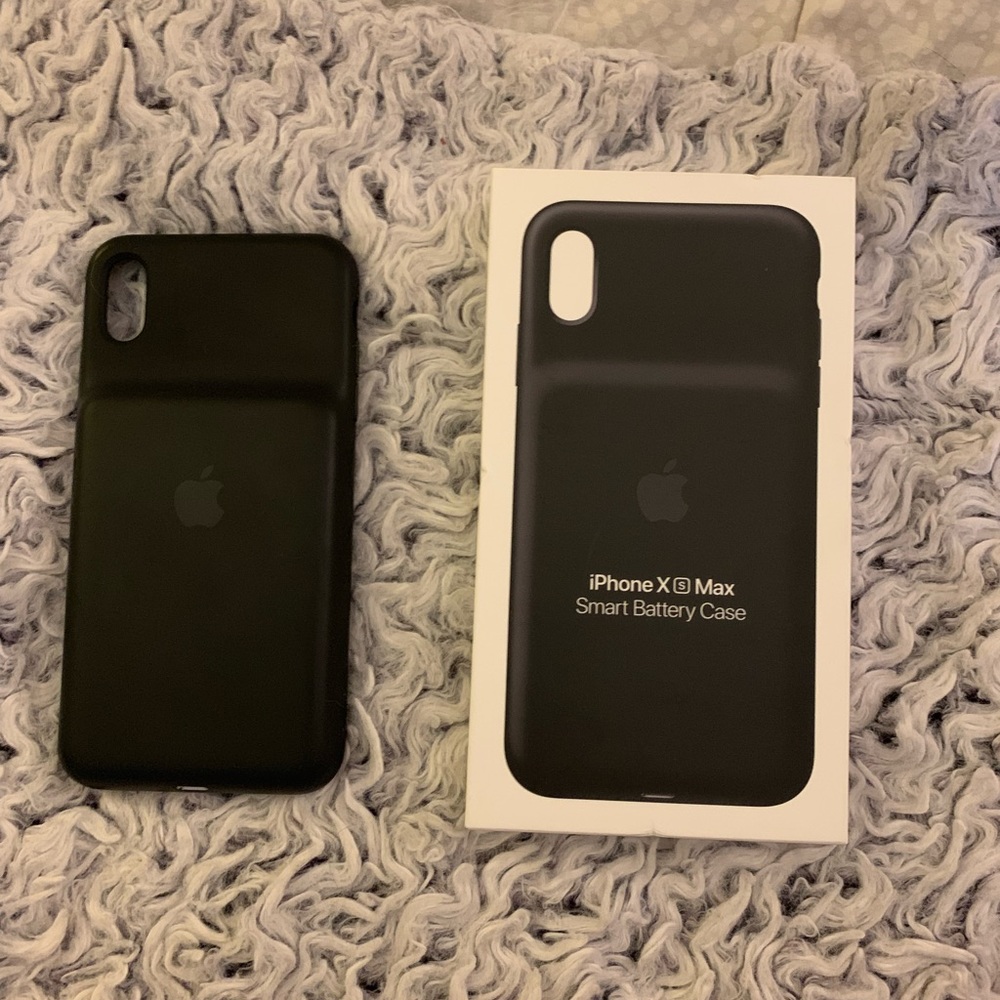 iPhone XS Max black silicon apple charging case